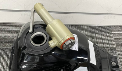 格雷希尔G80L-T系列密封测试接头在摩托车油箱通气测试的密封方案